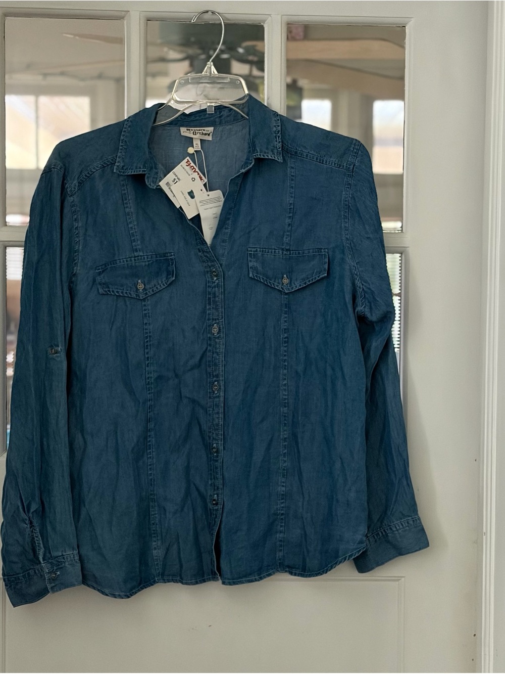 Light Blue Denim Button-Down Shirt - Casual ladies Shirt nwt. Xl - Picture 2 of 4